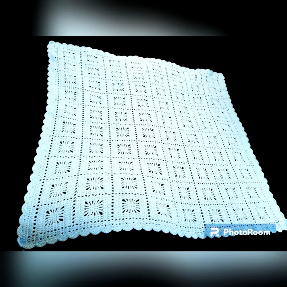 🧶Vintage 🧶Handmade 🤶Granny Square 🧶Afghan, Light Blue - Picture 2 of 5